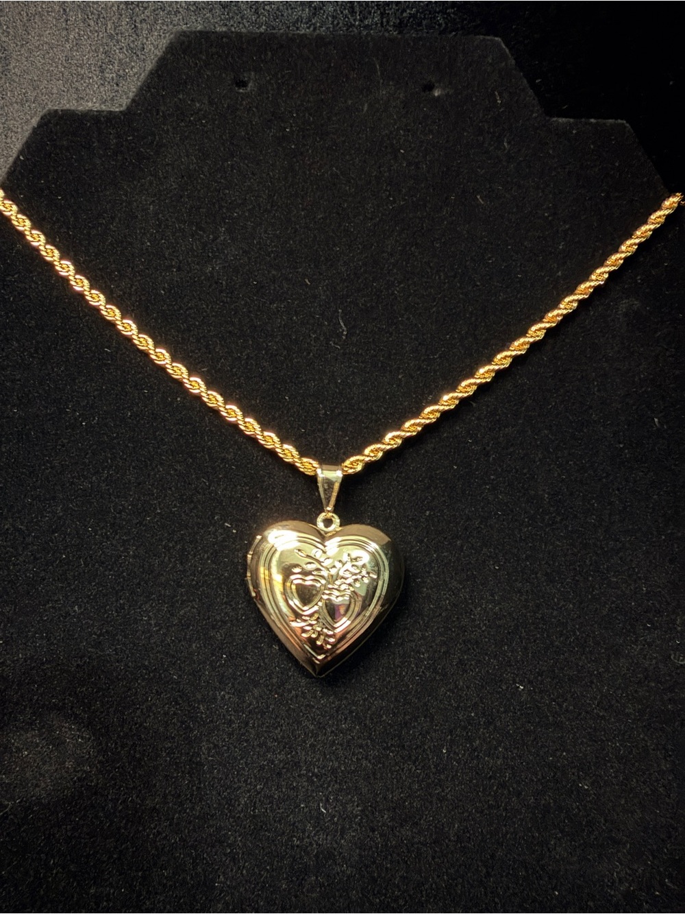 Heart Photo Locket Pendant w/21in 3MM 14K stamped gold filled Rope Chain.